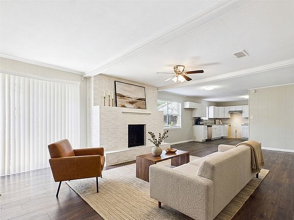 3rd image of 2712 Evans Ave