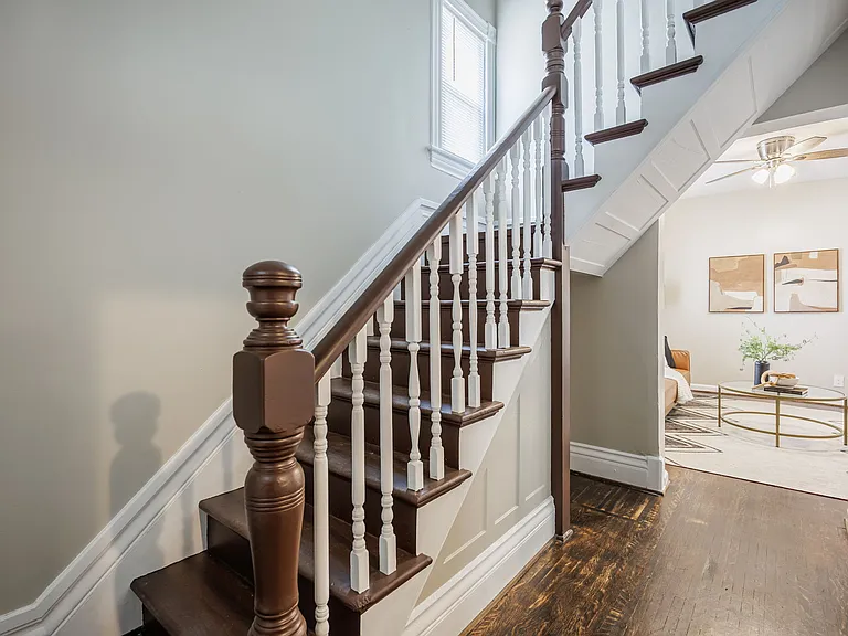 1146 S Plymouth Ave — Photo 16