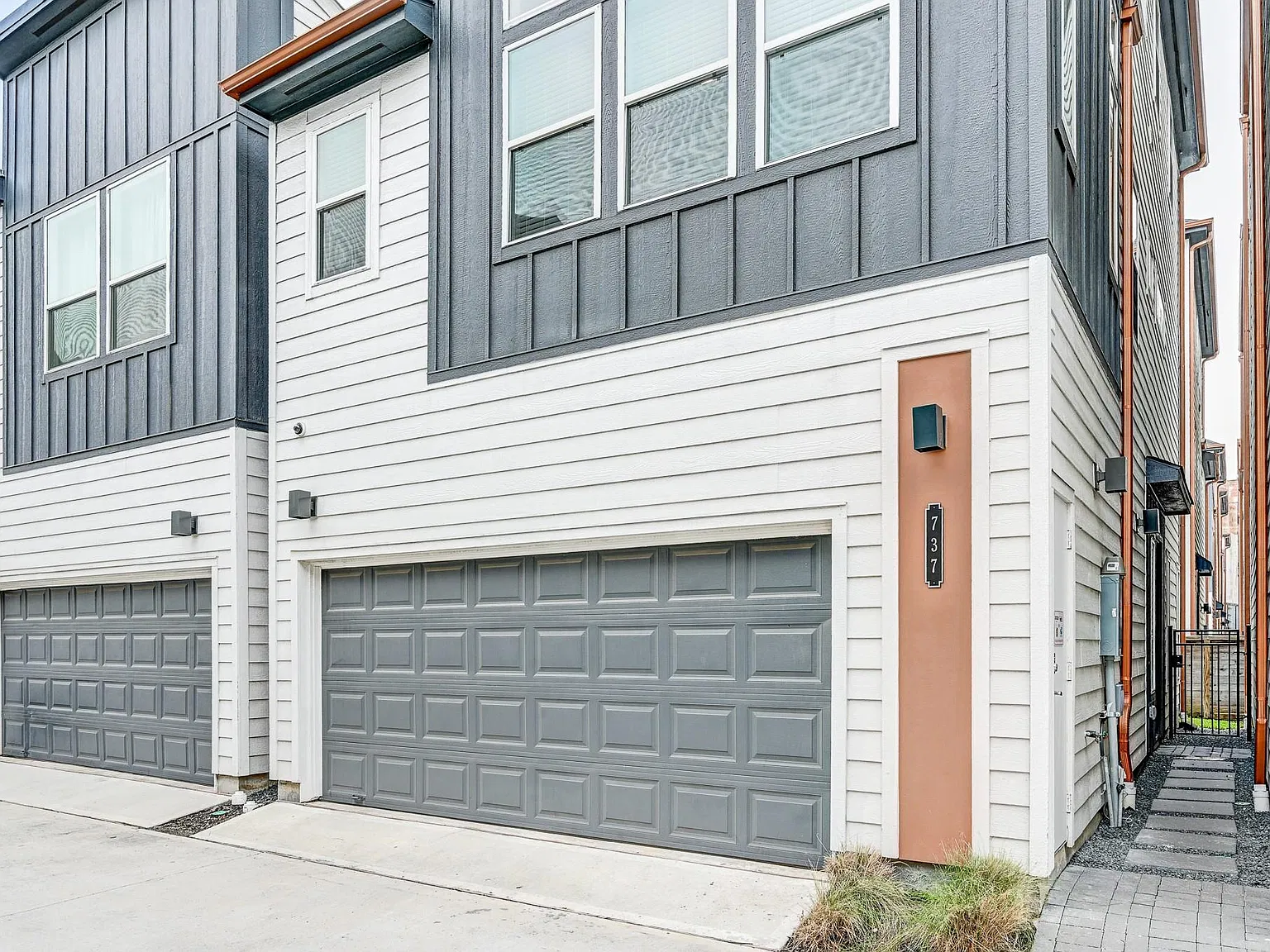 3 bed, 2.5 bath, 1848 sqft, $2,300 — Photo 2