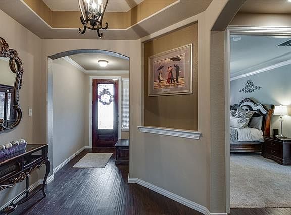 3rd image of 380 Dianna Dr