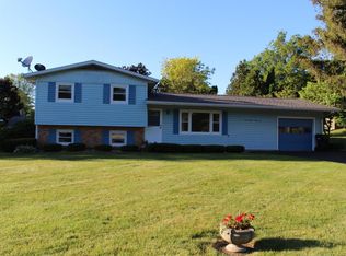 662 Langs Dr, Jonesville, MI 49250