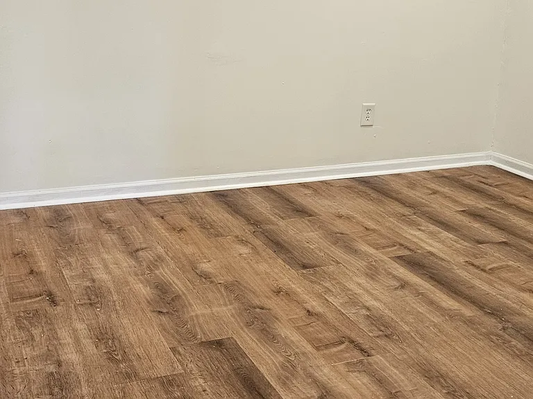 320 Claire Ave #1B — Photo 3