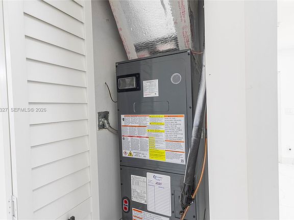 5th image of 3001 SW 35th Ave