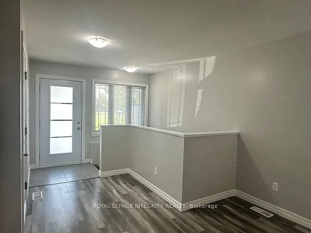 223 3rd St W — Photo 3