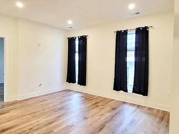 4th image of 124 Saint James Pl APT 3