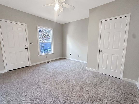 5th image of 309 Seward Ave NW #1