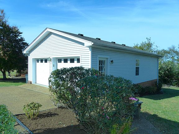 5th image of 131 Lori Lee Dr