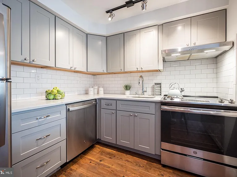 123 E Baker St #A — Photo 2
