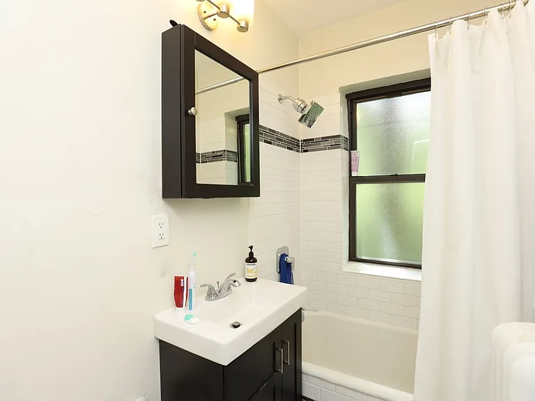 2535 N Seminary Ave #4 — Photo 17