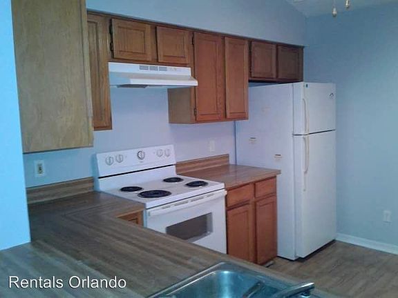 3rd image of 103 N Aberdeen Cir
