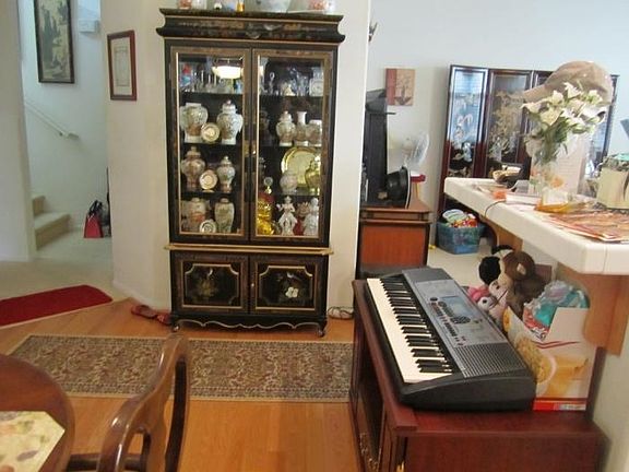 3rd image of 741 Mariposa Cir