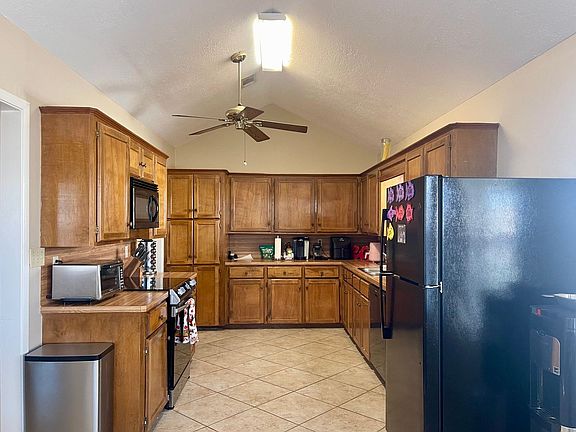 4th image of 1010 Hardwood Ln