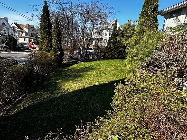 Shared Front Yard