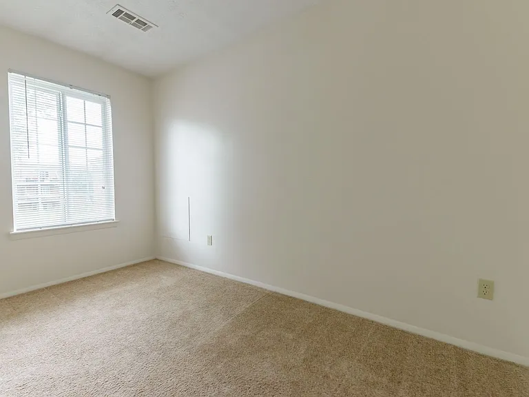 Windsor Gardens Apartments — Photo 94