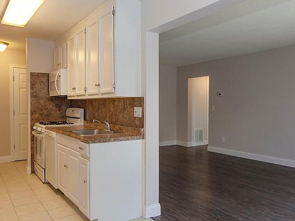 2nd image of 50 Shrewsbury Green Dr Unit B