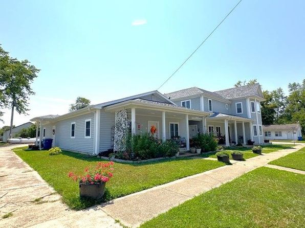220 W Chestnut Street, Houston, MO 65483