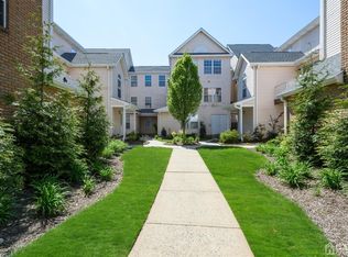 618 Hampshire Dr, North Brunswick, NJ 08902