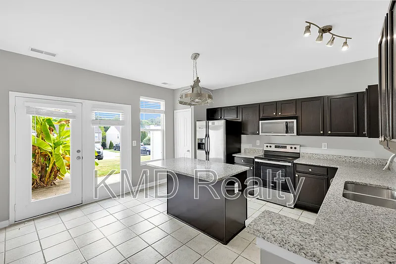 2 bed, 2.5 bath, $1,850 — Photo 2