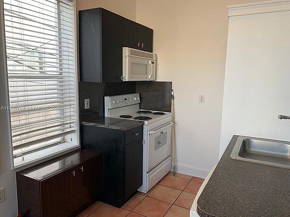 4th image of 1027 Pennsylvania Ave APT 203