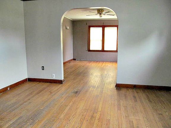 2nd image of 1409 E Hickory St