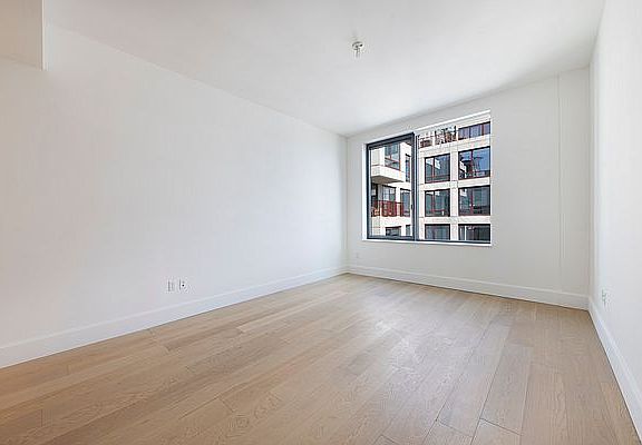 3rd image of 22-18 Jackson Ave #1005