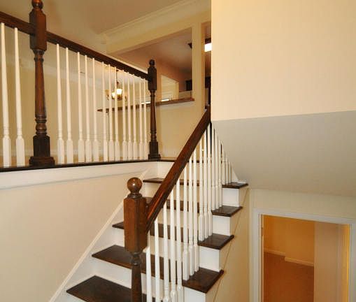 3rd image of 11129 Hughlan Dr