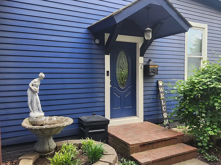 719 SE 3rd St #B — Photo 1