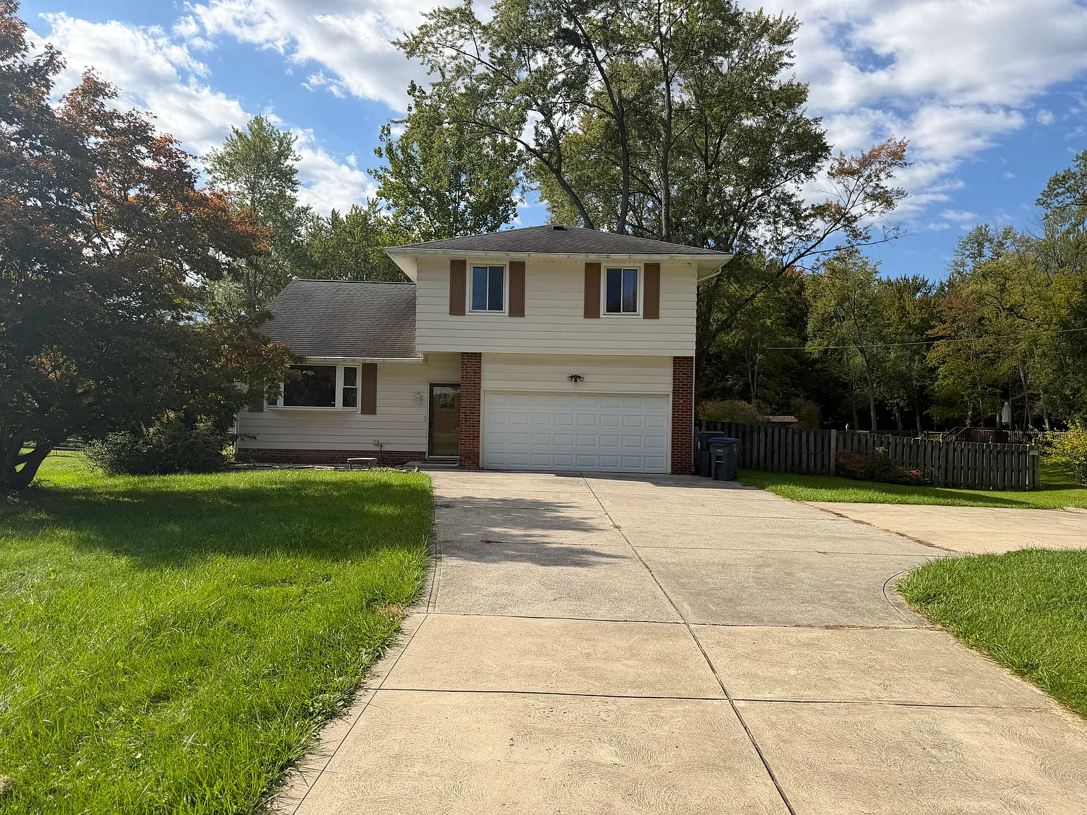 3 bed, 1708 sqft, $2,400 — Photo 1