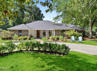 102 Temple Ter, Ocean Springs, MS 39564