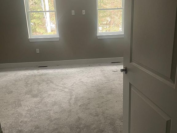 4th image of 1012 Phillips Pl