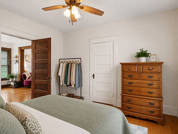 4th image of 2535 Aldrich Ave S