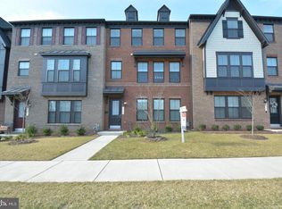 13919 Vernon St, Chantilly, VA 20151