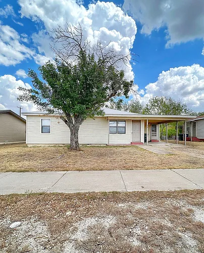 620 W Avenue B Photo 1