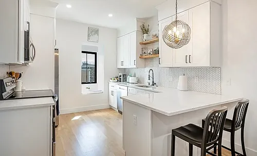8 Viking St #3 Photo 1
