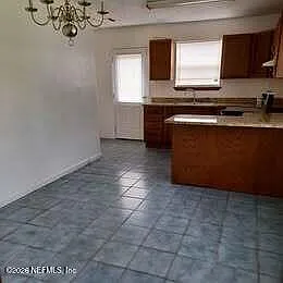 2 bed, 1.0 bath, 952 sqft, $1,300 — Photo 3