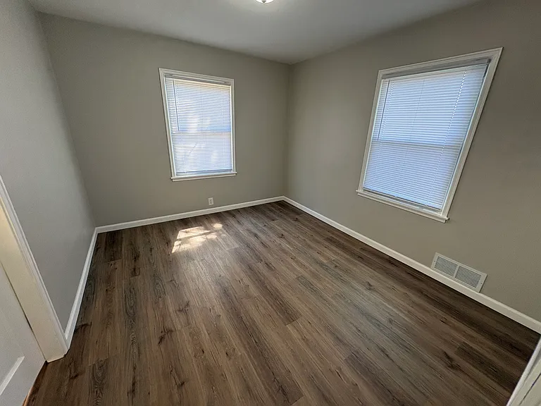 1416 W Maywood Ave — Photo 10