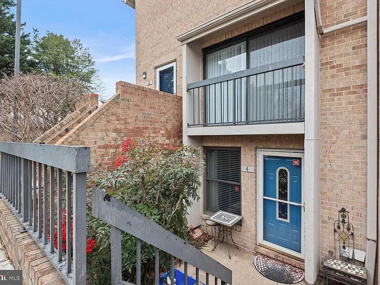 4 Dudley Ct #2 — Photo 2