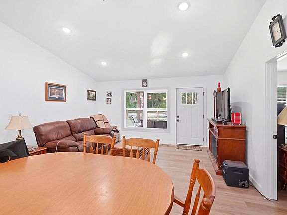 4th image of 1255 Franklin Loop