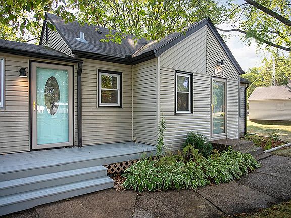 4th image of 3694 Highland Ave