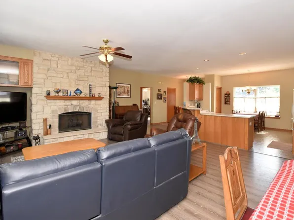 9744 W Plainfield AVENUE, Greenfield, WI 53228