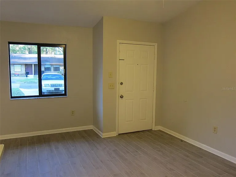 7019 SW 21st Ln — Photo 5