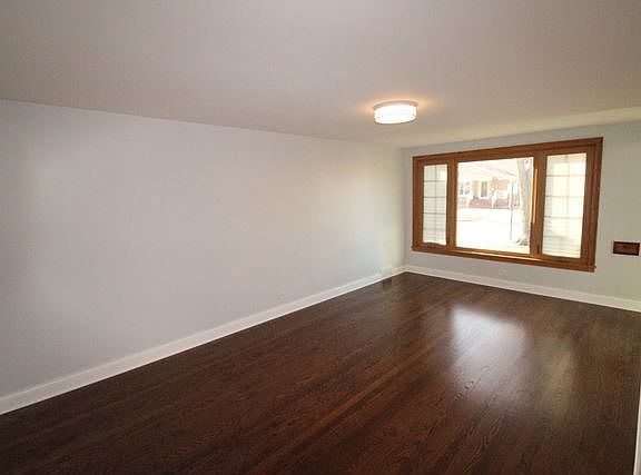 3rd image of 5229 S Oak Park Ave