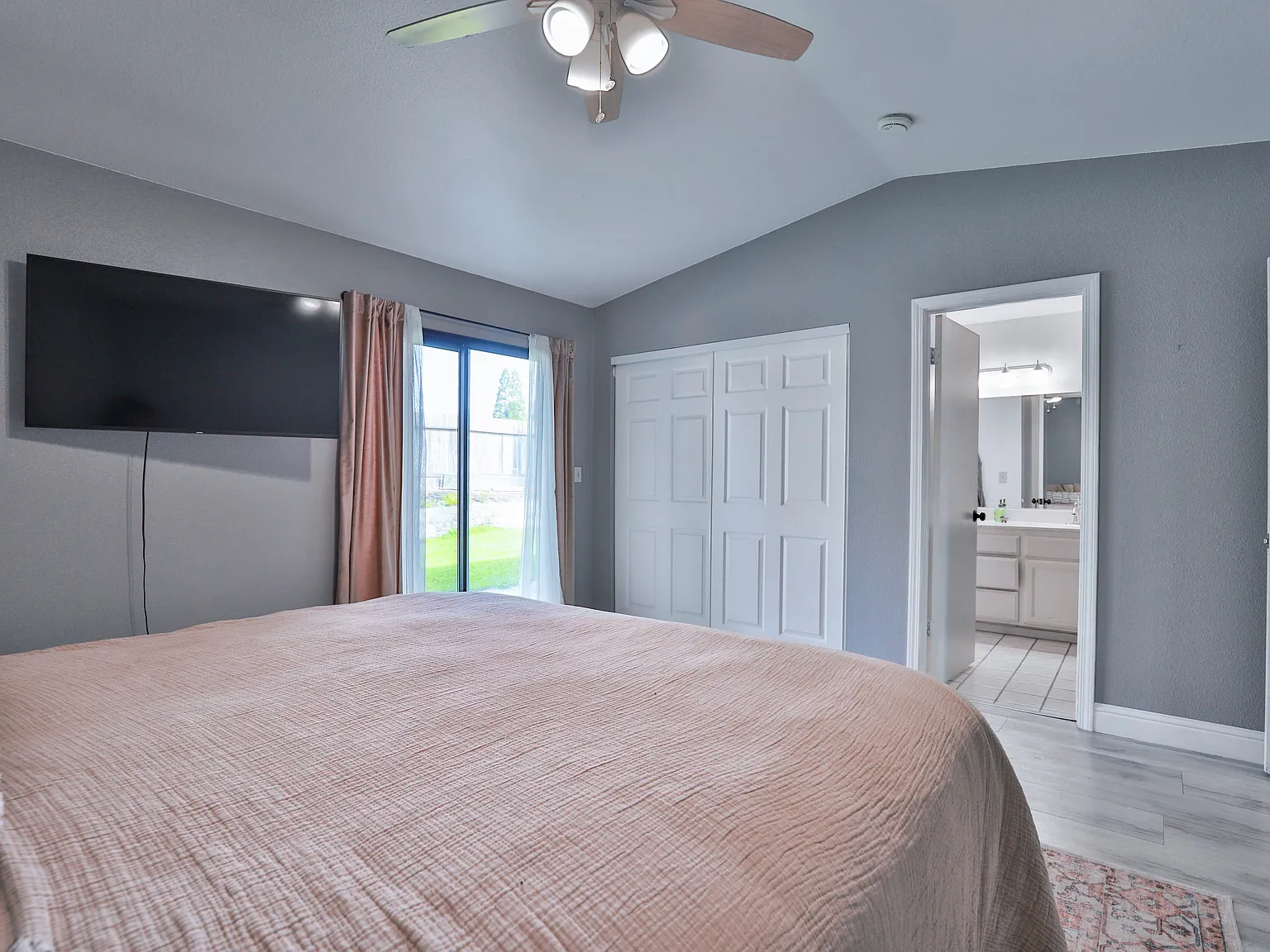 3 bed, 1228 sqft, $2,800 — Photo 4