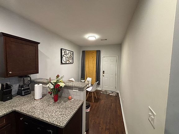 5th image of 518 Tulip Ln
