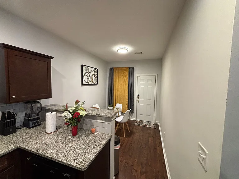 518 Tulip Ln — Photo 5