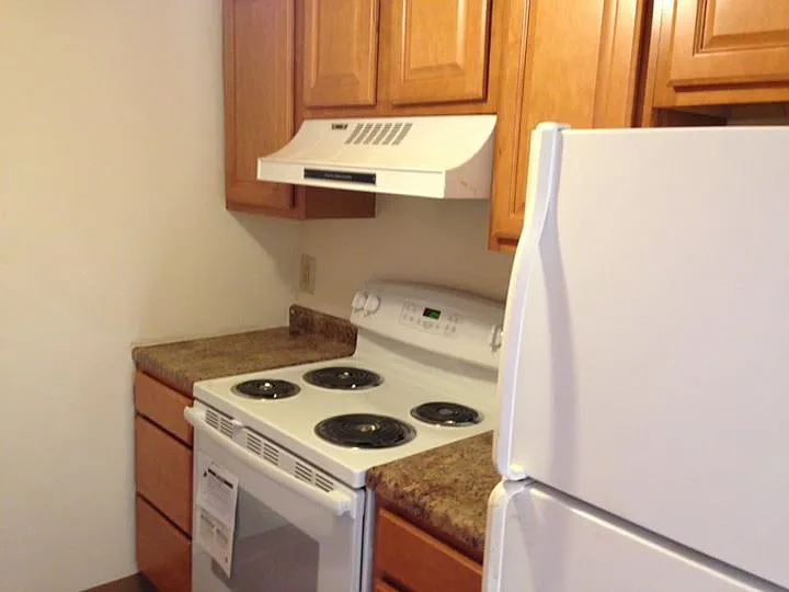 Maiden Square Apartments — Photo 35