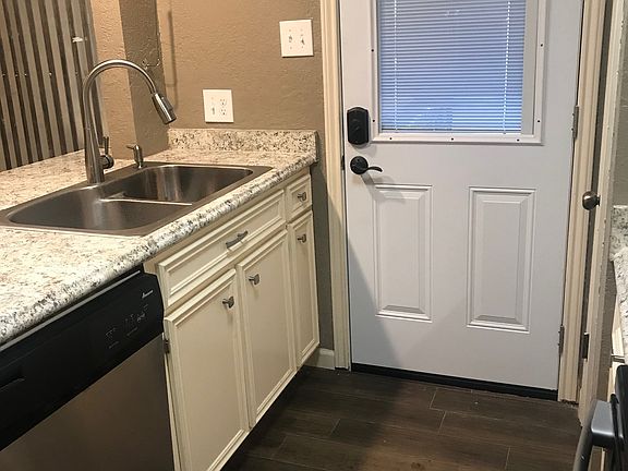 3rd image of 1511 Dawnwood Dr #2