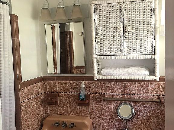 Master bath with shower