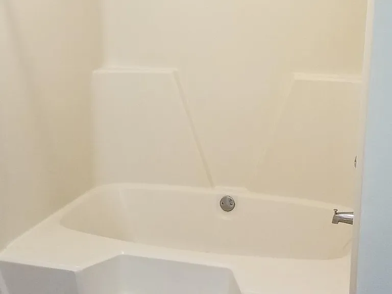 136 Woodfield Pl — Photo 7