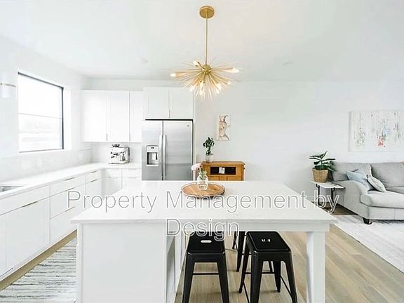 3rd image of 1367 Keosauqua Way